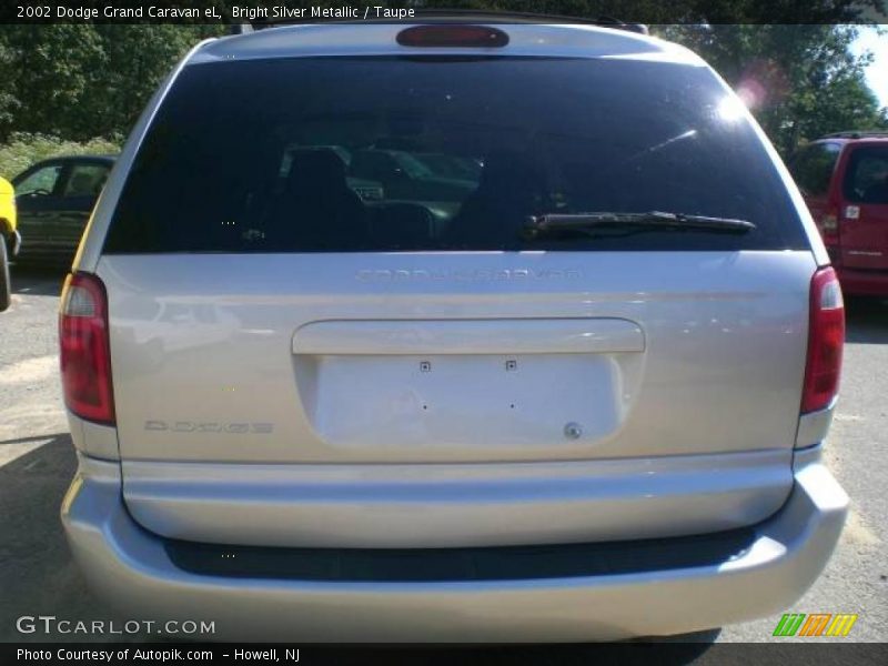 Bright Silver Metallic / Taupe 2002 Dodge Grand Caravan eL