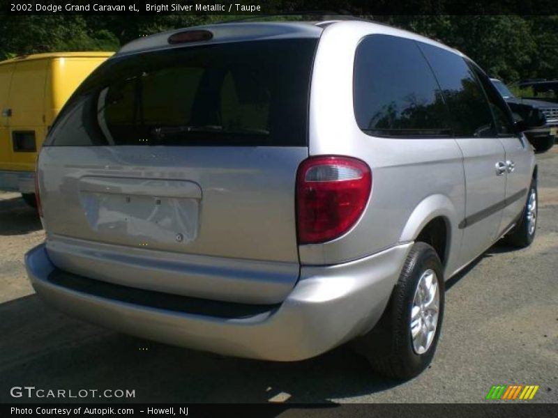 Bright Silver Metallic / Taupe 2002 Dodge Grand Caravan eL