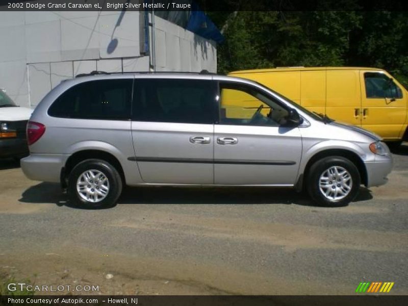 Bright Silver Metallic / Taupe 2002 Dodge Grand Caravan eL