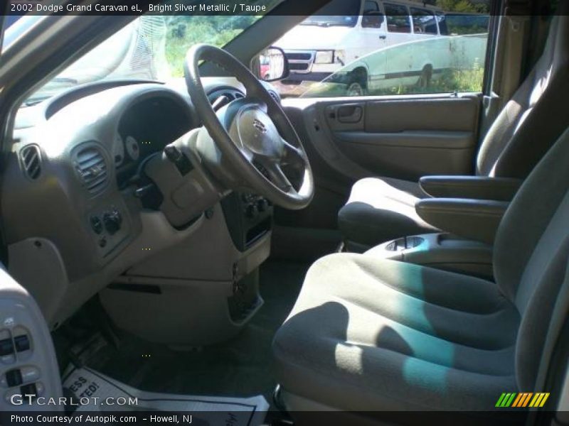 Bright Silver Metallic / Taupe 2002 Dodge Grand Caravan eL
