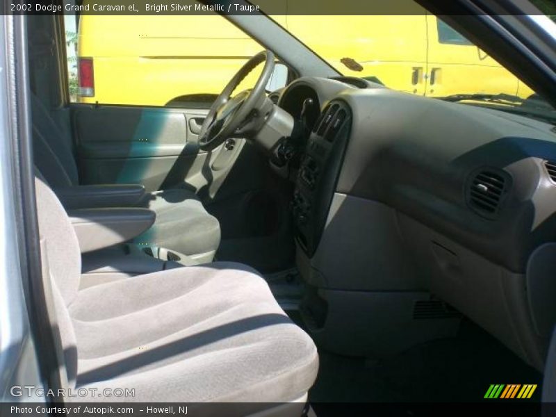 Bright Silver Metallic / Taupe 2002 Dodge Grand Caravan eL