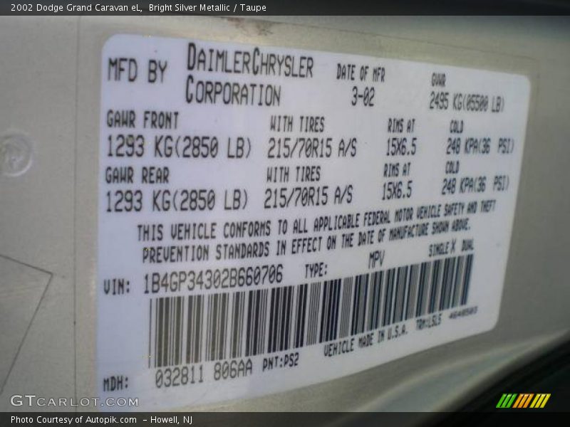 Bright Silver Metallic / Taupe 2002 Dodge Grand Caravan eL