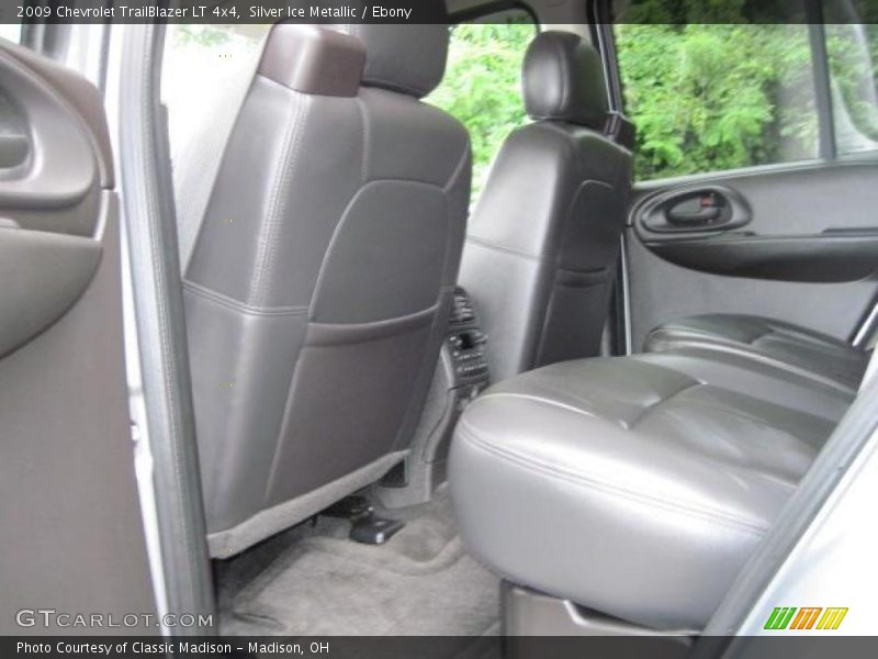 Silver Ice Metallic / Ebony 2009 Chevrolet TrailBlazer LT 4x4