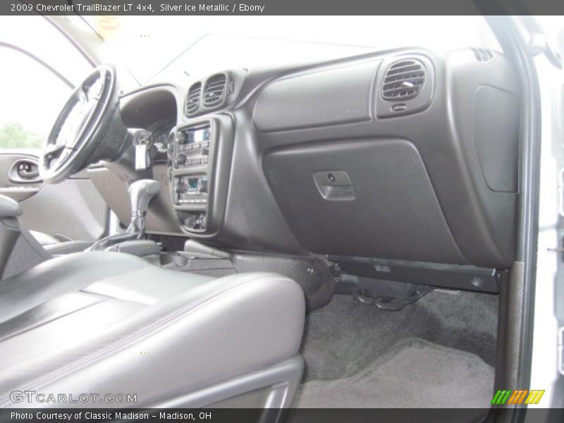 Silver Ice Metallic / Ebony 2009 Chevrolet TrailBlazer LT 4x4