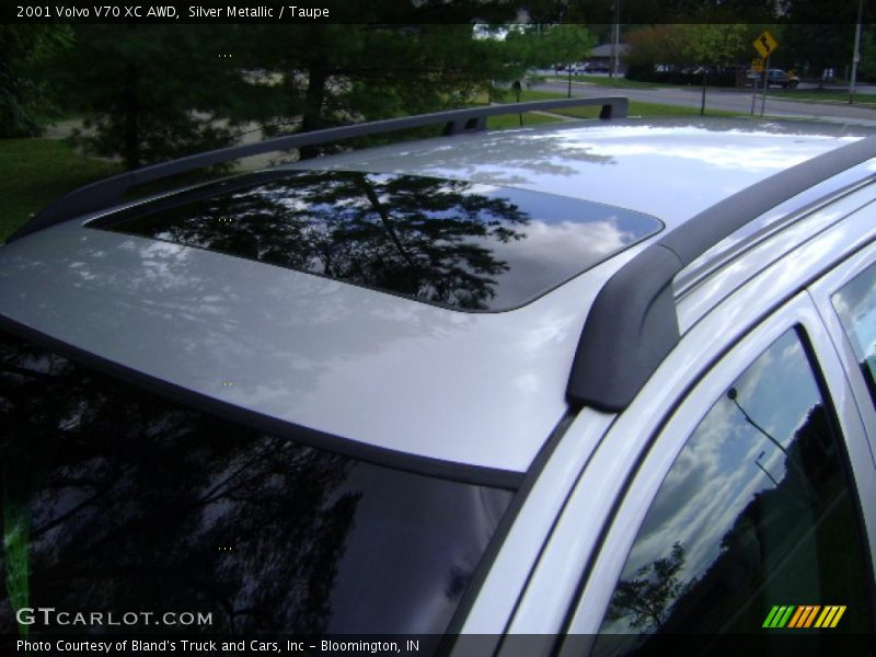 Silver Metallic / Taupe 2001 Volvo V70 XC AWD