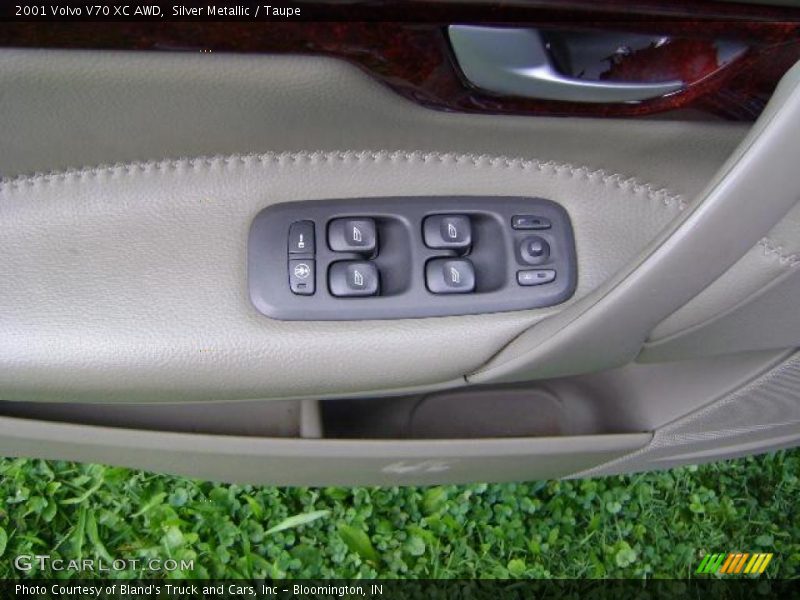 Silver Metallic / Taupe 2001 Volvo V70 XC AWD