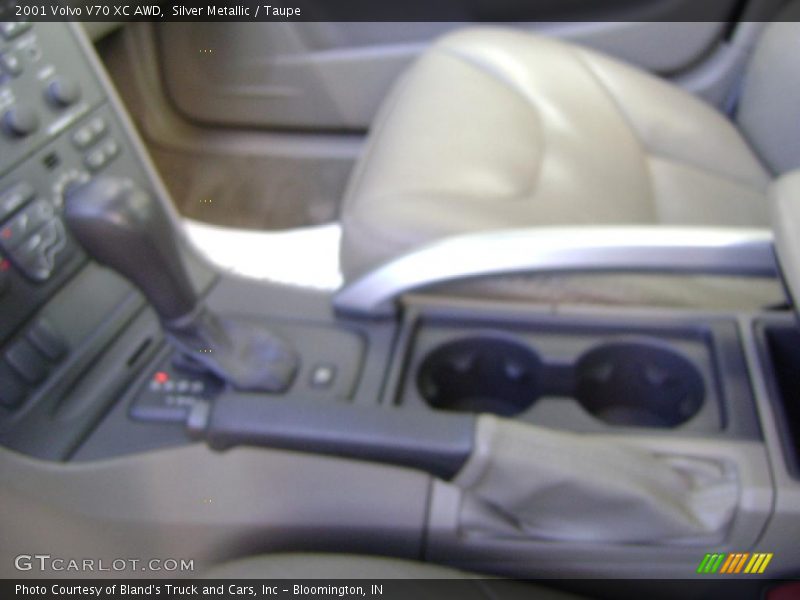 Silver Metallic / Taupe 2001 Volvo V70 XC AWD