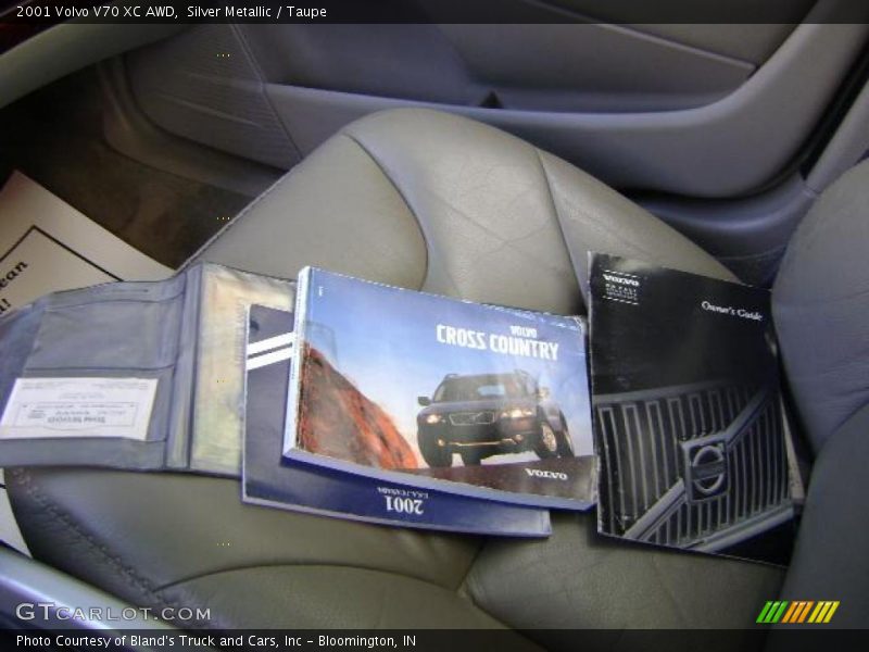 Silver Metallic / Taupe 2001 Volvo V70 XC AWD