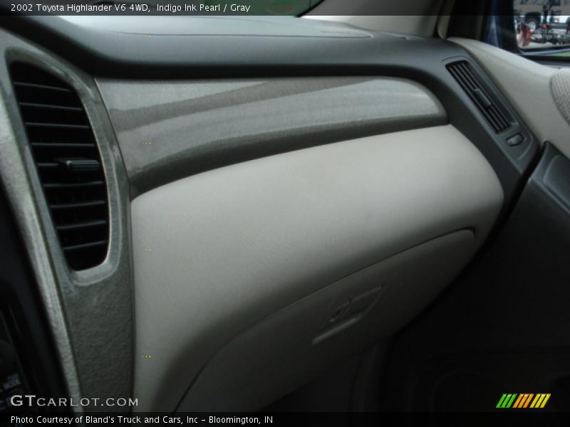 Indigo Ink Pearl / Gray 2002 Toyota Highlander V6 4WD
