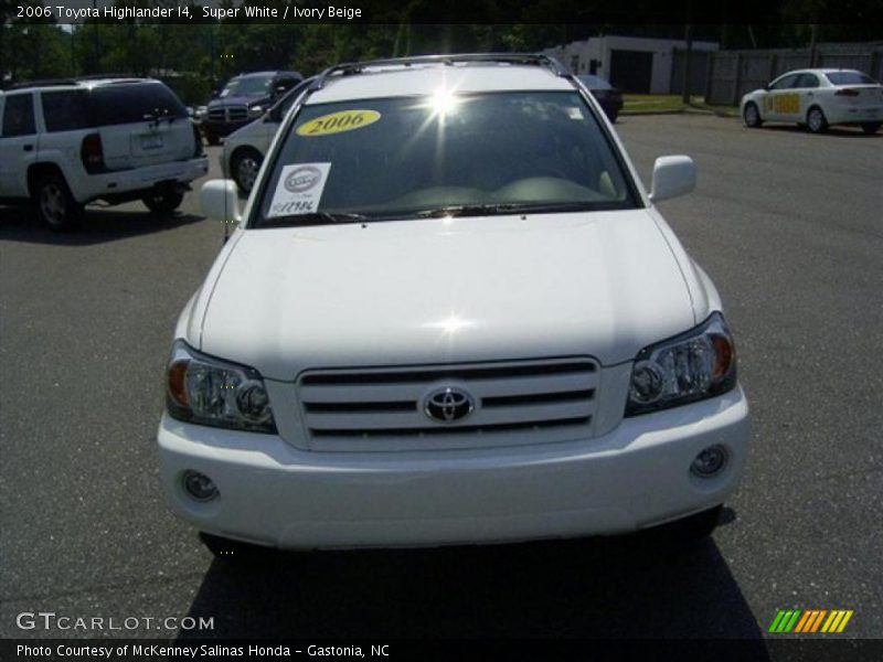 Super White / Ivory Beige 2006 Toyota Highlander I4