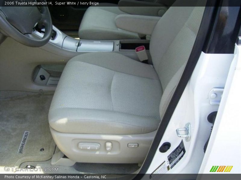 Super White / Ivory Beige 2006 Toyota Highlander I4