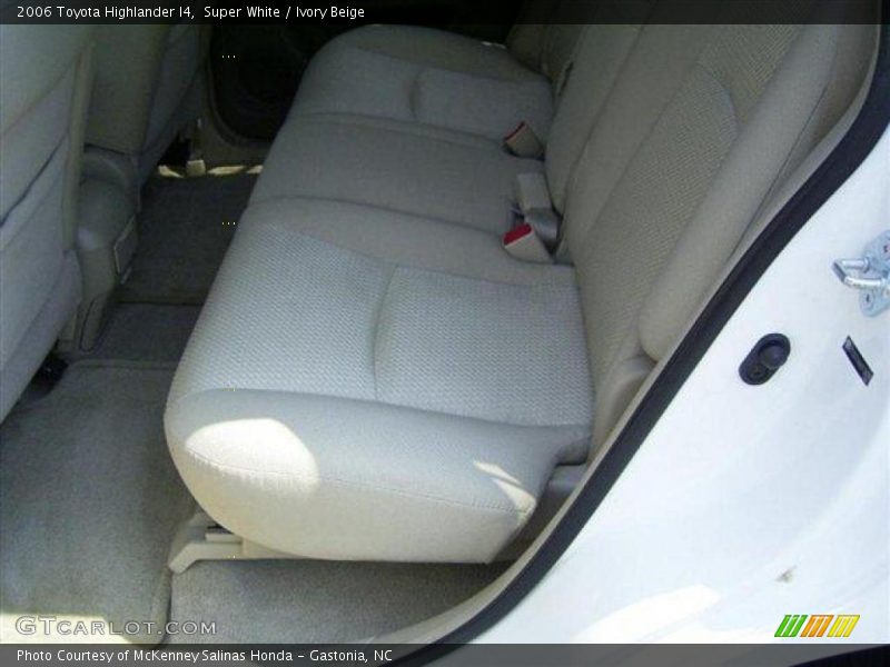 Super White / Ivory Beige 2006 Toyota Highlander I4