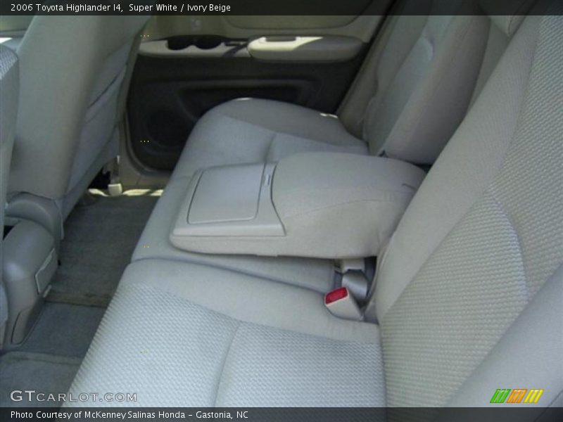 Super White / Ivory Beige 2006 Toyota Highlander I4