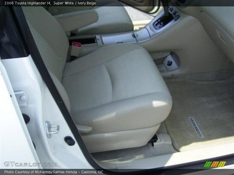 Super White / Ivory Beige 2006 Toyota Highlander I4