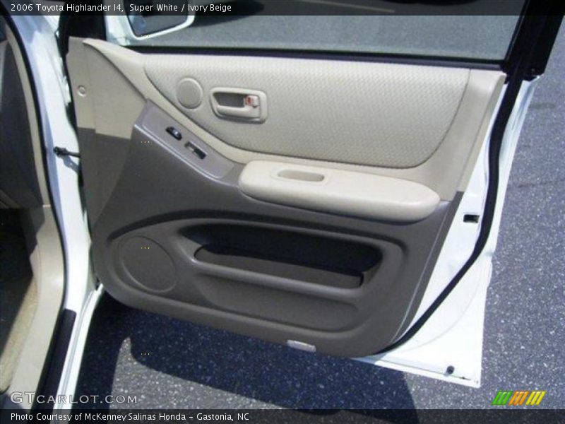 Super White / Ivory Beige 2006 Toyota Highlander I4