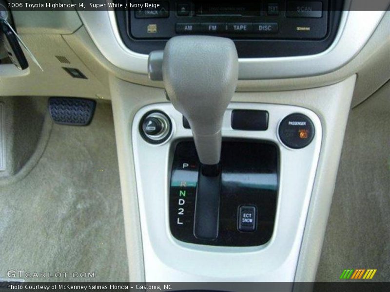 Super White / Ivory Beige 2006 Toyota Highlander I4
