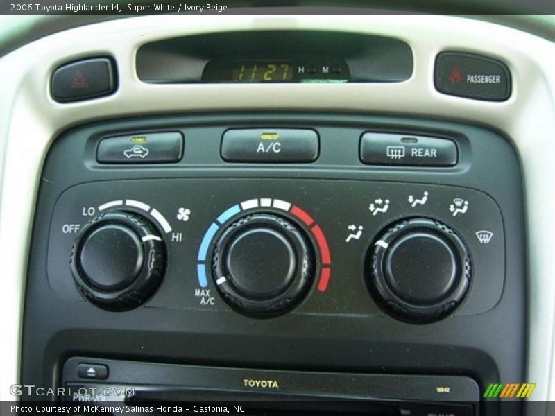 Super White / Ivory Beige 2006 Toyota Highlander I4