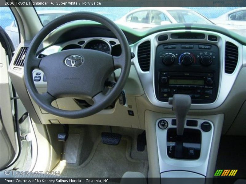 Super White / Ivory Beige 2006 Toyota Highlander I4
