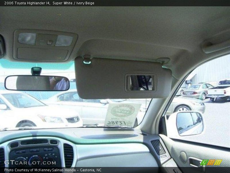 Super White / Ivory Beige 2006 Toyota Highlander I4