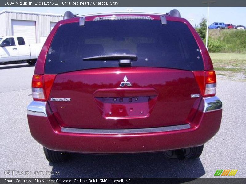 Ultra Red Pearl / Charcoal Gray 2004 Mitsubishi Endeavor XLS