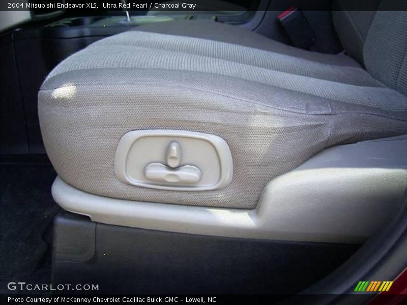 Ultra Red Pearl / Charcoal Gray 2004 Mitsubishi Endeavor XLS