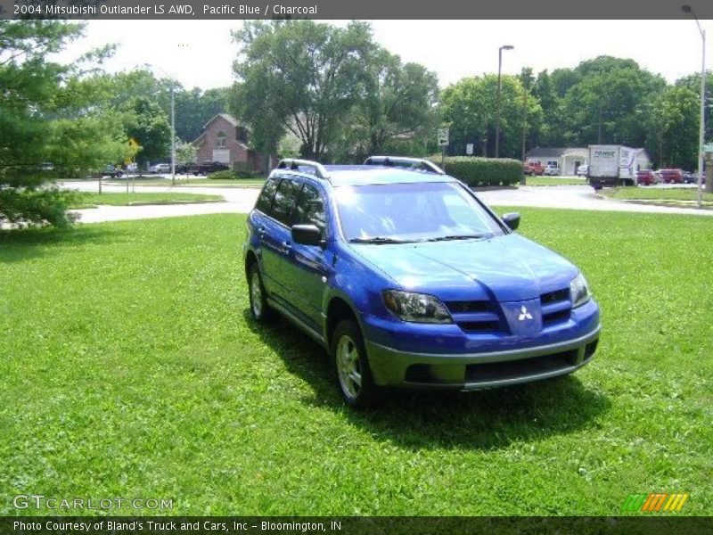 Pacific Blue / Charcoal 2004 Mitsubishi Outlander LS AWD