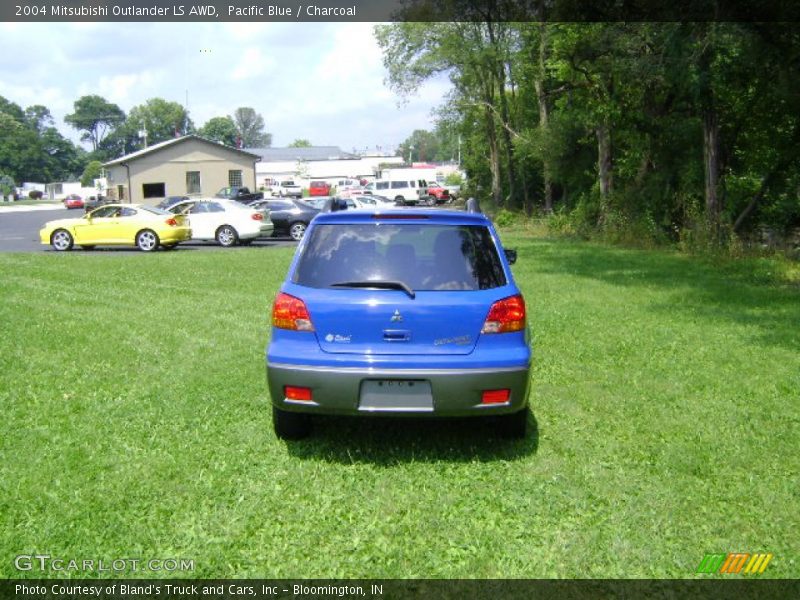 Pacific Blue / Charcoal 2004 Mitsubishi Outlander LS AWD