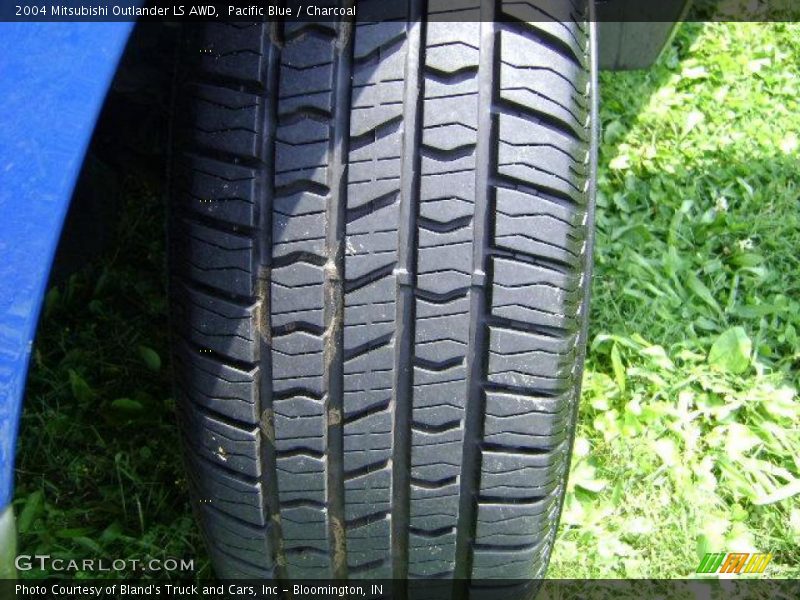 Pacific Blue / Charcoal 2004 Mitsubishi Outlander LS AWD