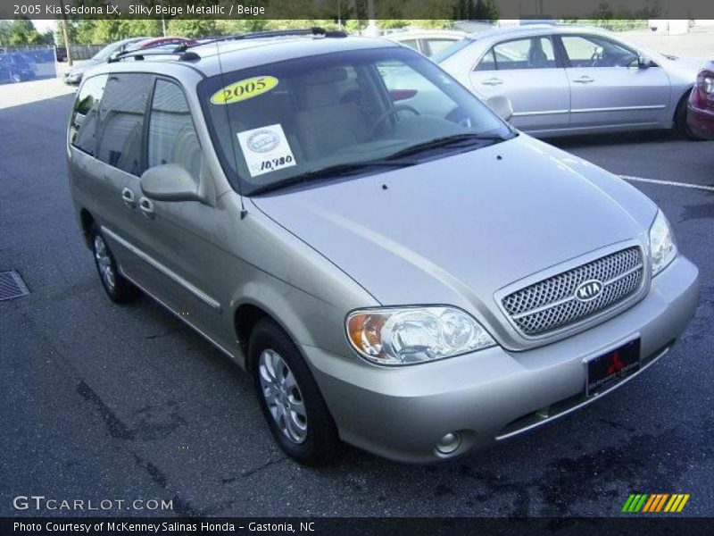 Silky Beige Metallic / Beige 2005 Kia Sedona LX