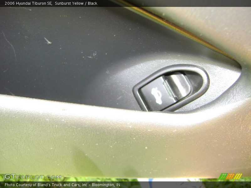 Sunburst Yellow / Black 2006 Hyundai Tiburon SE
