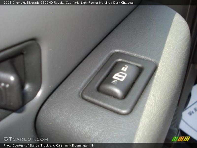 Light Pewter Metallic / Dark Charcoal 2003 Chevrolet Silverado 2500HD Regular Cab 4x4