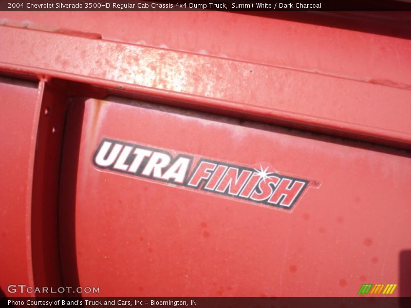 Summit White / Dark Charcoal 2004 Chevrolet Silverado 3500HD Regular Cab Chassis 4x4 Dump Truck