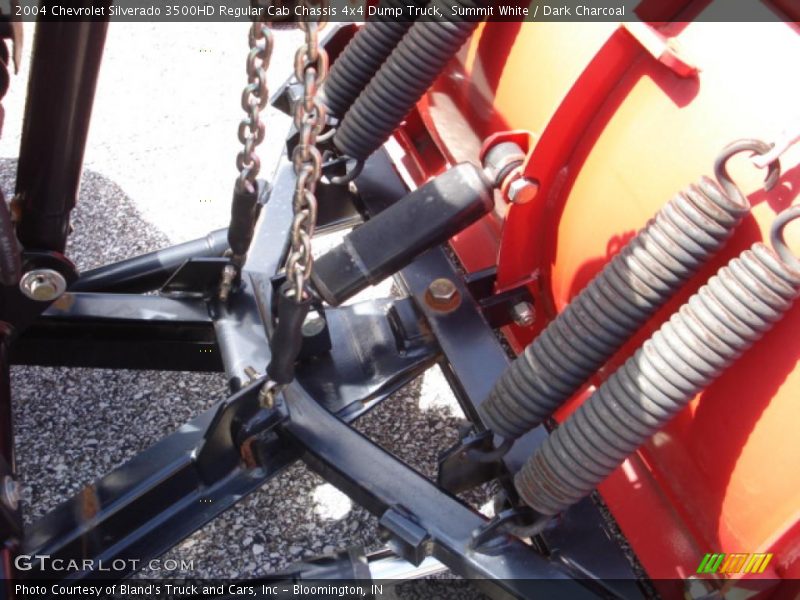 Summit White / Dark Charcoal 2004 Chevrolet Silverado 3500HD Regular Cab Chassis 4x4 Dump Truck