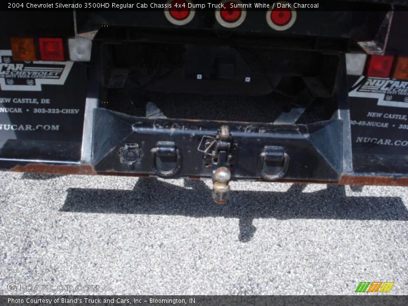 Summit White / Dark Charcoal 2004 Chevrolet Silverado 3500HD Regular Cab Chassis 4x4 Dump Truck