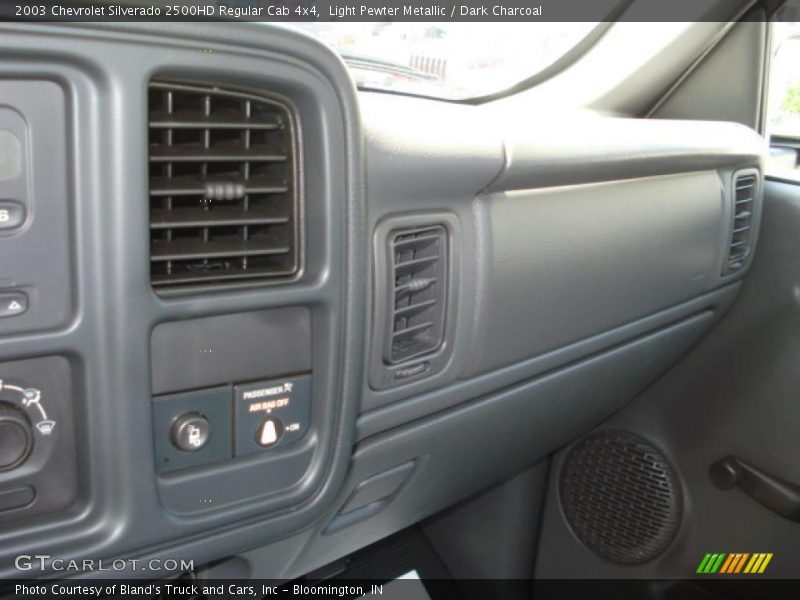 Light Pewter Metallic / Dark Charcoal 2003 Chevrolet Silverado 2500HD Regular Cab 4x4