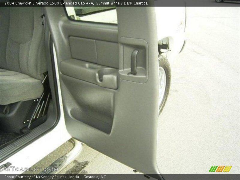 Summit White / Dark Charcoal 2004 Chevrolet Silverado 1500 Extended Cab 4x4
