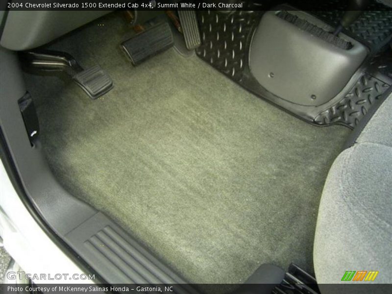 Summit White / Dark Charcoal 2004 Chevrolet Silverado 1500 Extended Cab 4x4