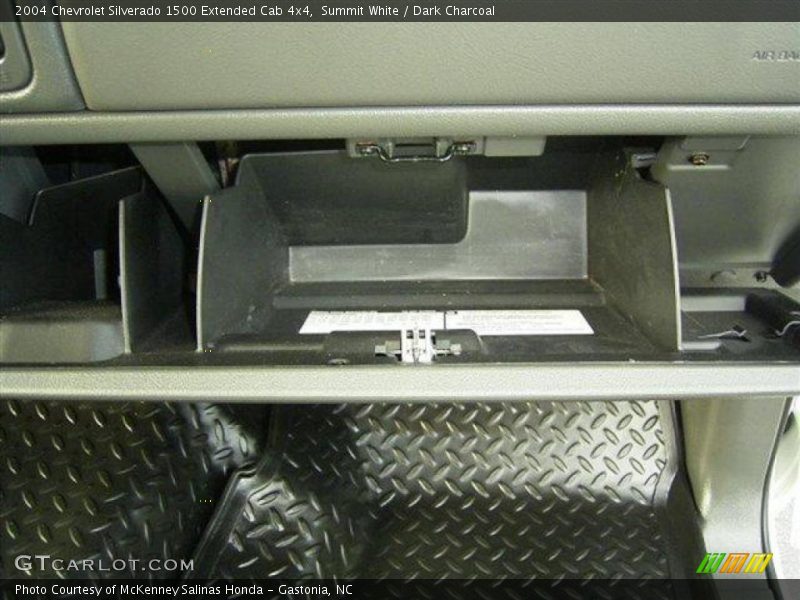Summit White / Dark Charcoal 2004 Chevrolet Silverado 1500 Extended Cab 4x4