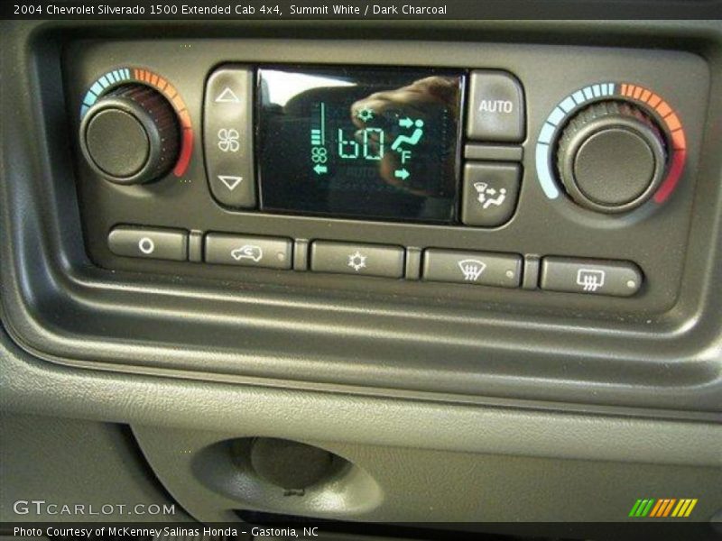 Summit White / Dark Charcoal 2004 Chevrolet Silverado 1500 Extended Cab 4x4