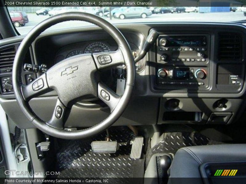 Summit White / Dark Charcoal 2004 Chevrolet Silverado 1500 Extended Cab 4x4