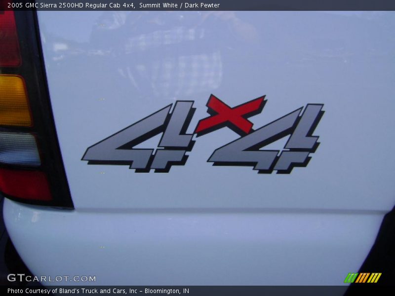 Summit White / Dark Pewter 2005 GMC Sierra 2500HD Regular Cab 4x4