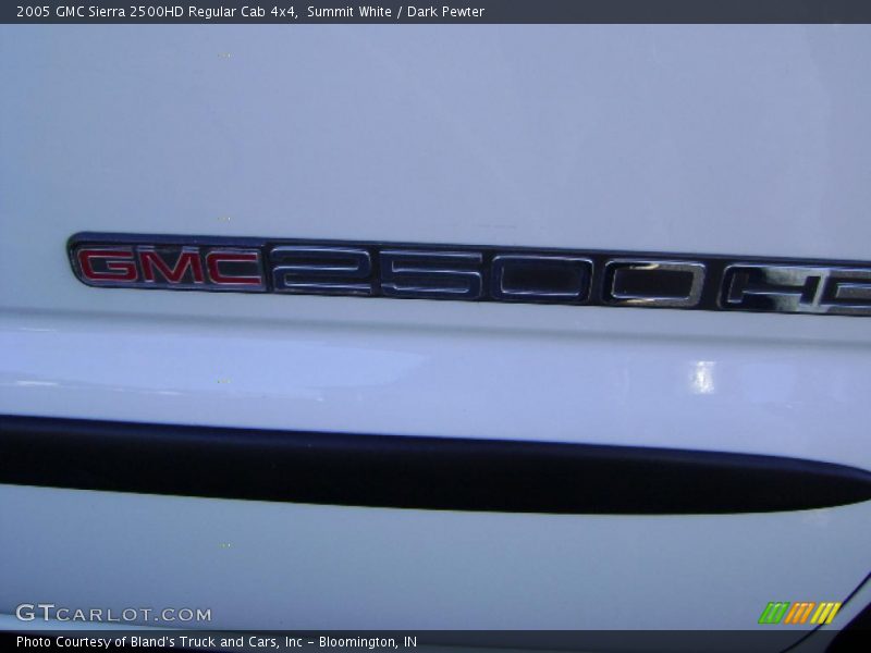 Summit White / Dark Pewter 2005 GMC Sierra 2500HD Regular Cab 4x4