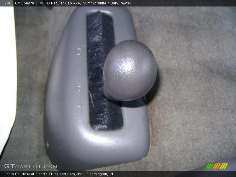 Summit White / Dark Pewter 2005 GMC Sierra 2500HD Regular Cab 4x4