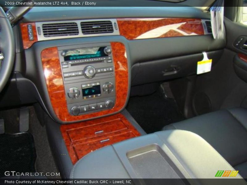 Black / Ebony 2009 Chevrolet Avalanche LTZ 4x4
