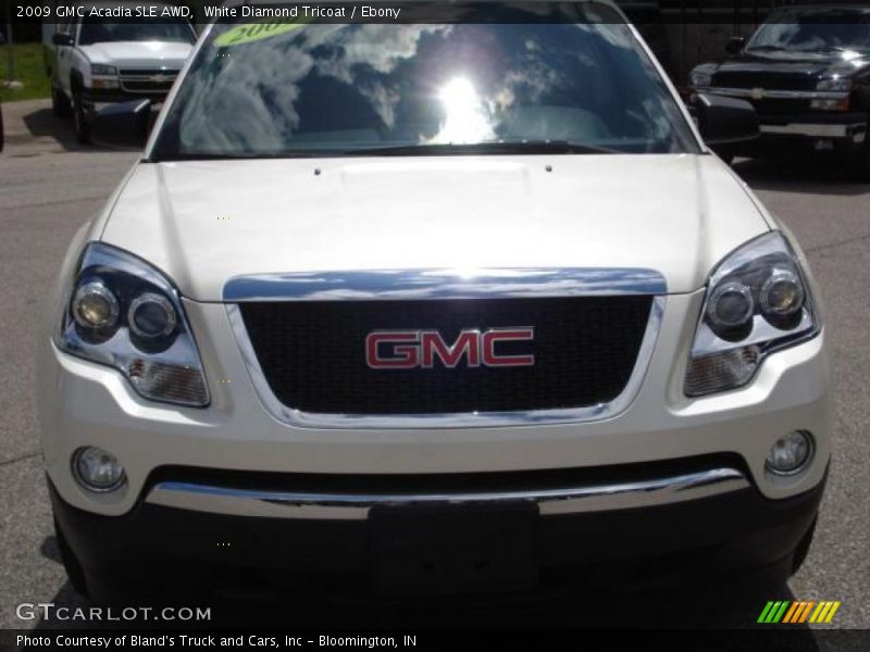 White Diamond Tricoat / Ebony 2009 GMC Acadia SLE AWD