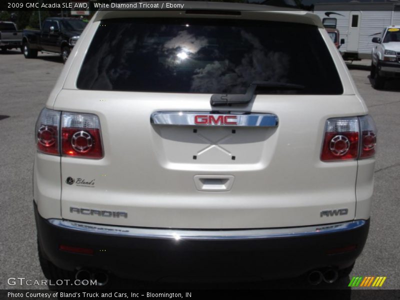 White Diamond Tricoat / Ebony 2009 GMC Acadia SLE AWD