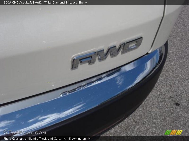White Diamond Tricoat / Ebony 2009 GMC Acadia SLE AWD