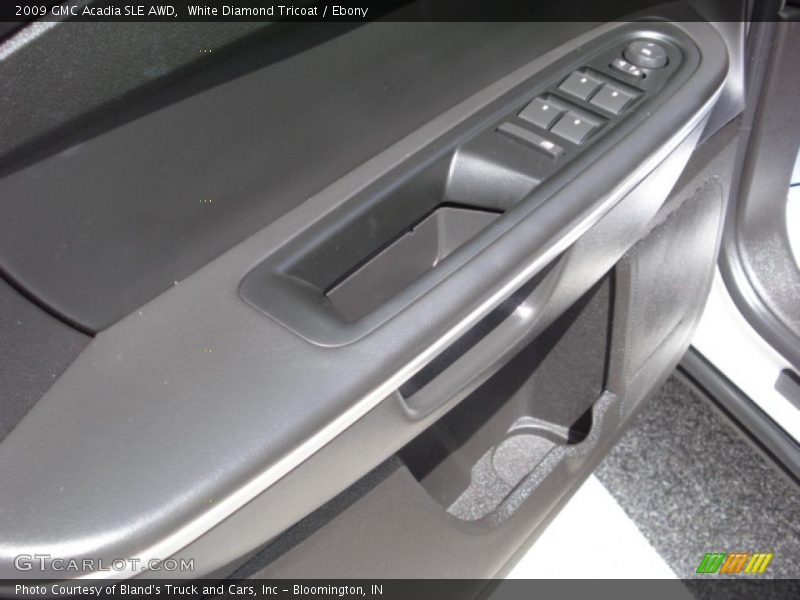 White Diamond Tricoat / Ebony 2009 GMC Acadia SLE AWD