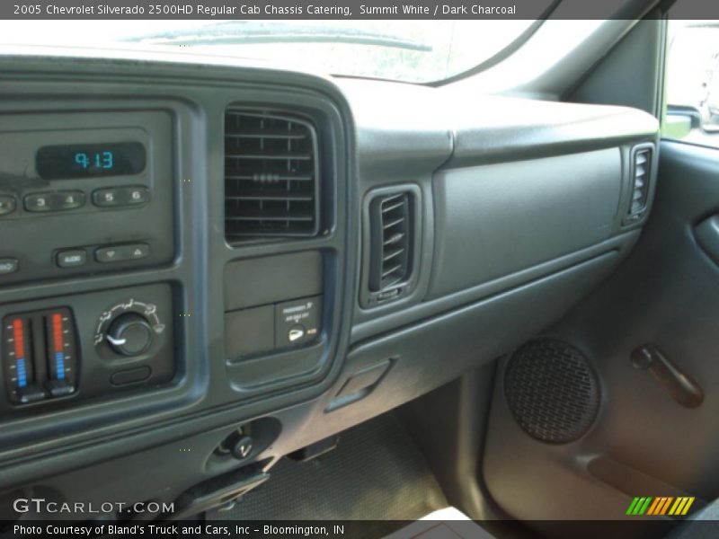 Summit White / Dark Charcoal 2005 Chevrolet Silverado 2500HD Regular Cab Chassis Catering