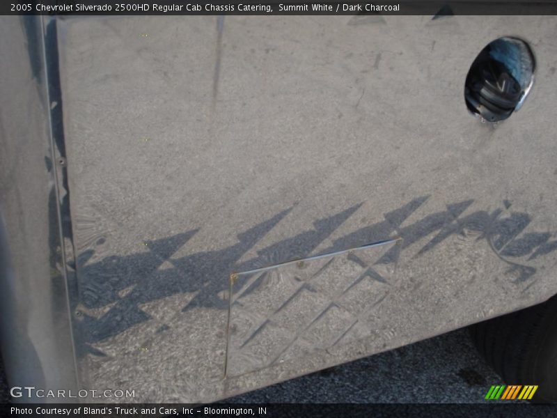 Summit White / Dark Charcoal 2005 Chevrolet Silverado 2500HD Regular Cab Chassis Catering
